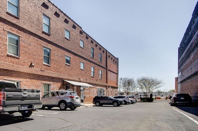 Building Photo - 421 South Main Street