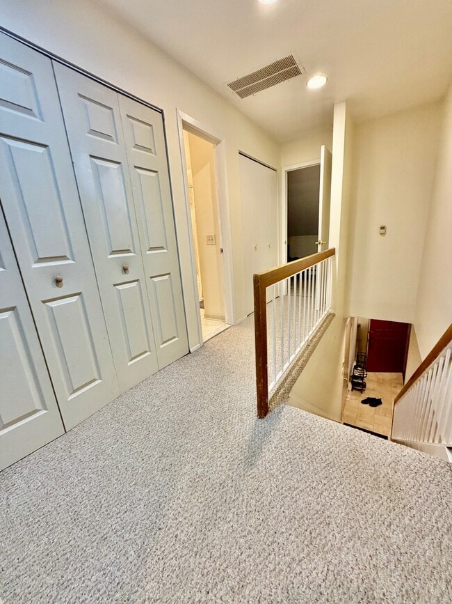 Building Photo - 75 Greenway Close