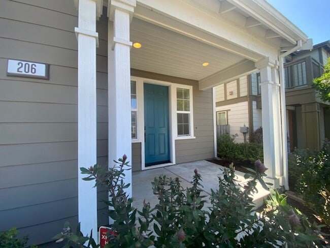 Primary Photo - Charming 3-Bedroom House for Rent in Marin...