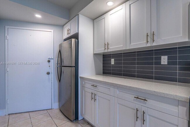 Building Photo - 5401 Collins Ave