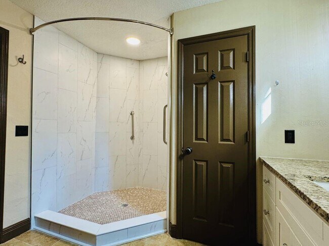 Building Photo - 1556 Farrindon Cir
