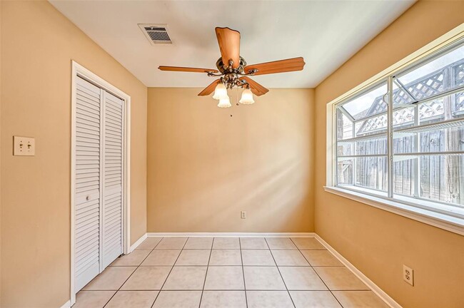 Building Photo - 2223 Kinbrook Dr