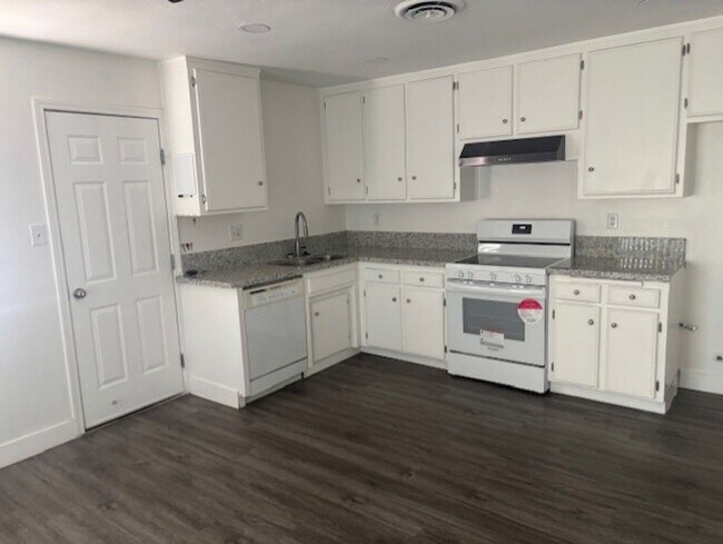 Building Photo - 2816 Ashe Rd