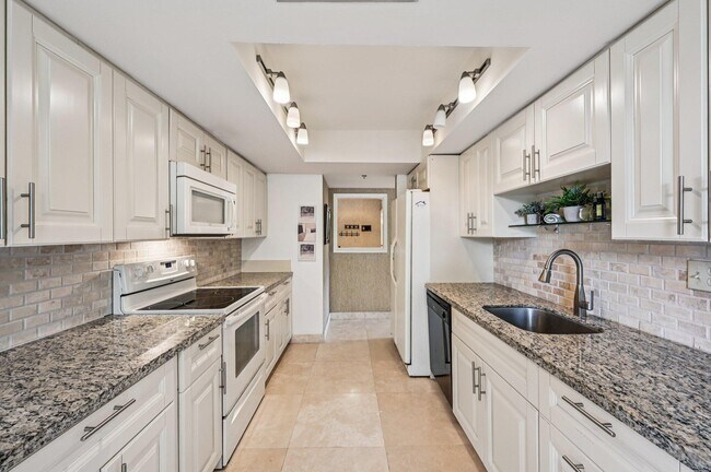 Building Photo - 23200 Camino Del Mar