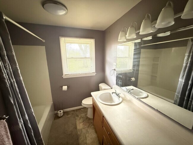 Building Photo - 211 Bourn Ave