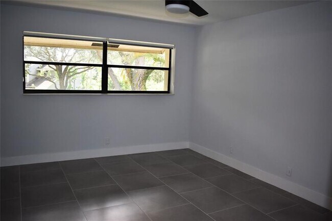 Building Photo - 2784 NW 42nd Ave