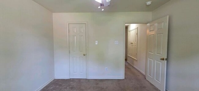 Building Photo - Available Now! Spacious 2 Bedroom 2 Bath Duplex in Longview!
