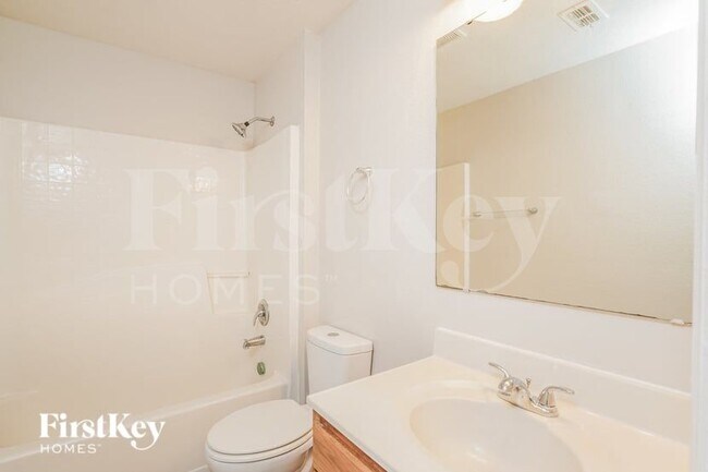 Building Photo - 129 Aurora Ln