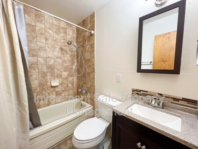 Building Photo - 2504 Gladiola Dr