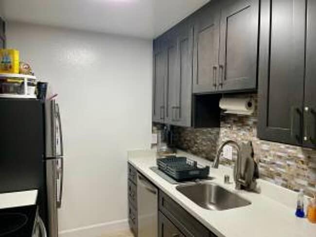 Building Photo - 6 MONTHS SHORT TERM RENTAL FURNISHED CONDO AVAILABLE