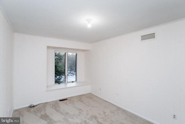 Building Photo - 17 Eden Roc