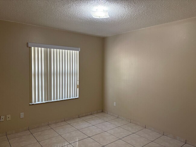 Building Photo - 4 Bedroom Home in a Prime Location!