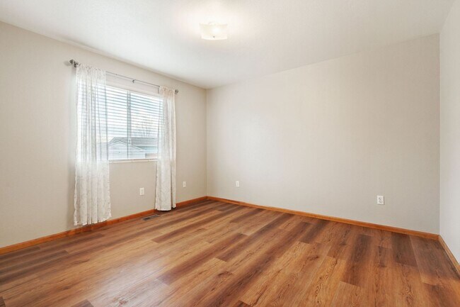 Building Photo - 3-Bedroom Ranch Home Close to Downtown Wellington