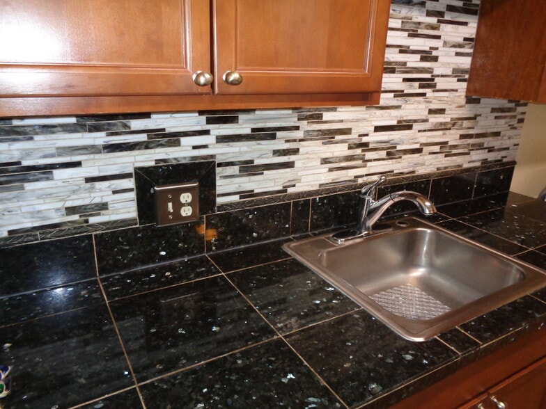 Building Photo - 946 Jennifer Jean Dr