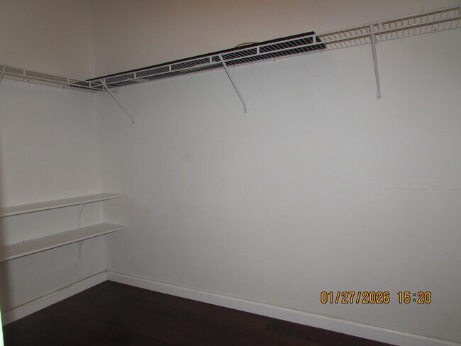 Building Photo - 350 Crestwood Cir