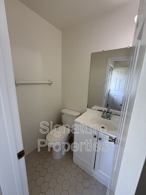 Building Photo - 913 Ewell Rd