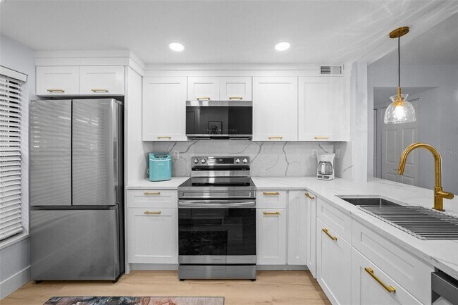 Building Photo - 6051 Sun Blvd