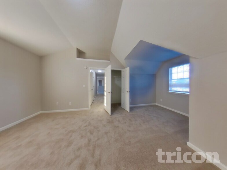 Building Photo - 350 Creekview Blvd