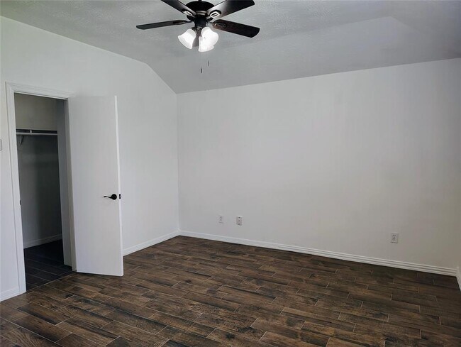 Building Photo - 21411 Forest Colony Dr