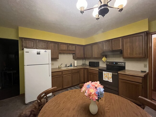 Kitchen - 18 25th St NW