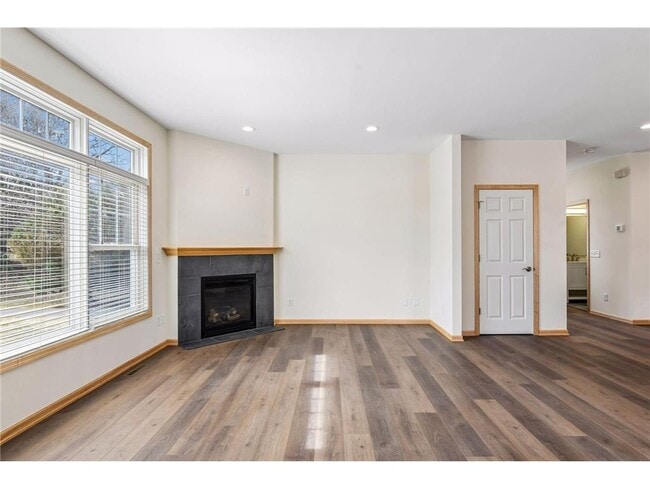 Building Photo - 2121 Village Trail