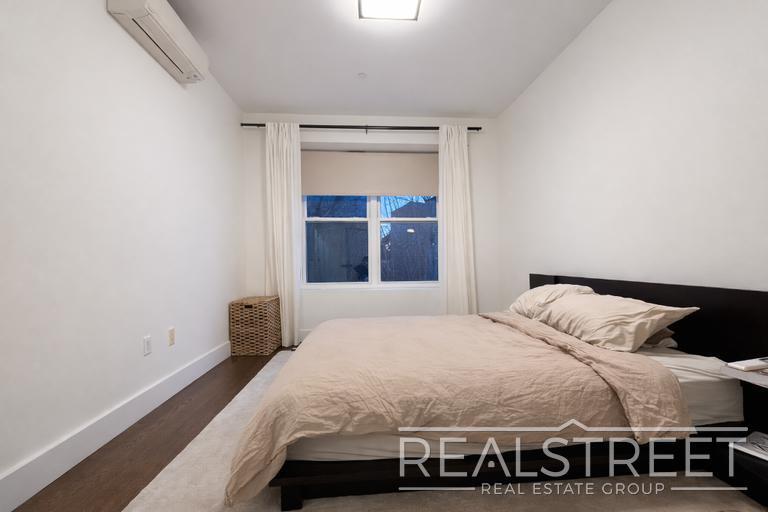 Building Photo - Crown Heights 2BR/2BA w/ In-Unit Laundry