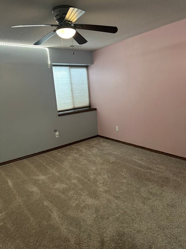 Building Photo - 1548 Hickory