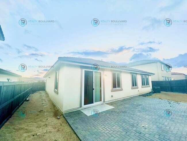Building Photo - 2098 Bishop Pine St