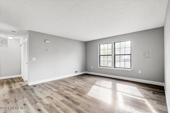 Building Photo - 306 Larkspur Ln