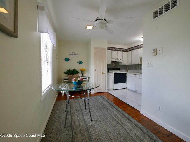 Building Photo - 923 S Colonial Ct