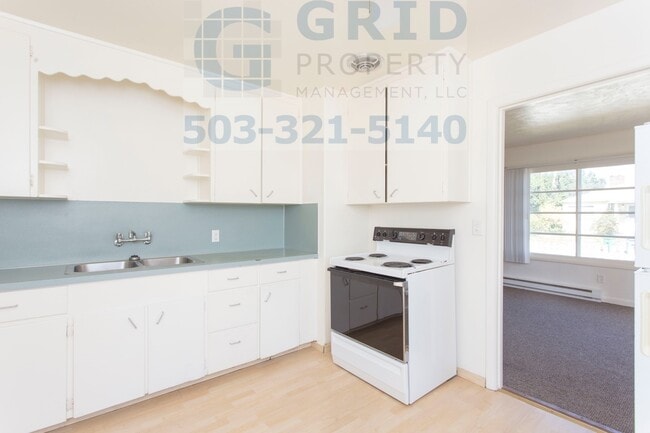 Building Photo - Two Bedroom Bungalow Available in Lents Ne...