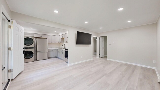 Building Photo - 124 Allen Dr