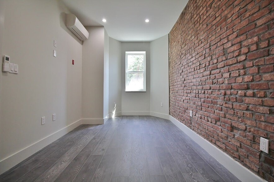 Building Photo - NEW 1 Bed in Prospect Park South!