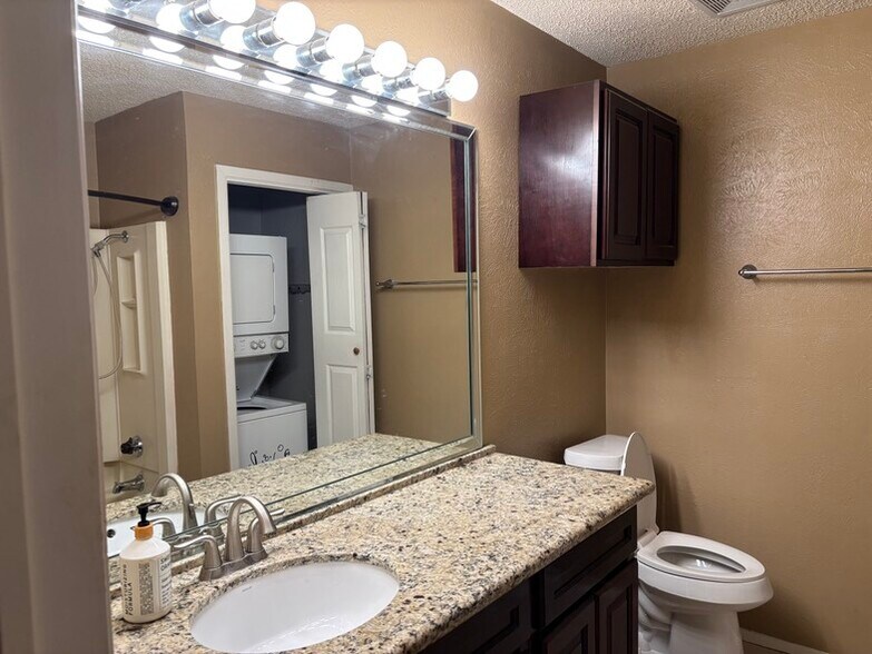 Building Photo - 2428 Forest Brook Ln