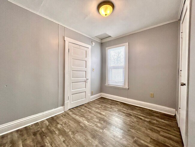 Building Photo - 2417 Reynolds St