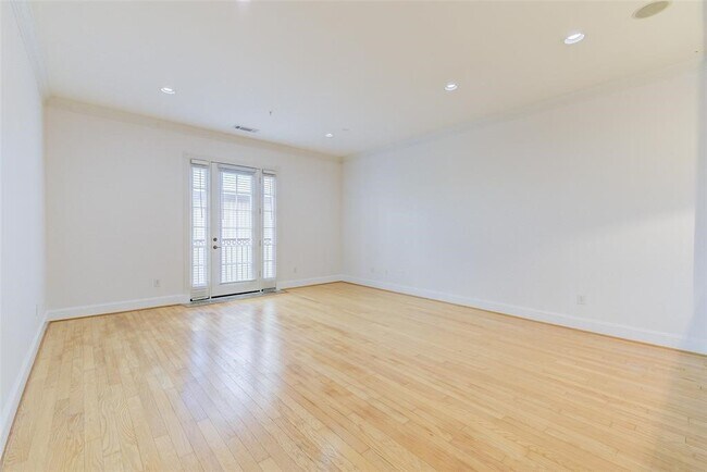 Building Photo - 7134 Mapleridge St