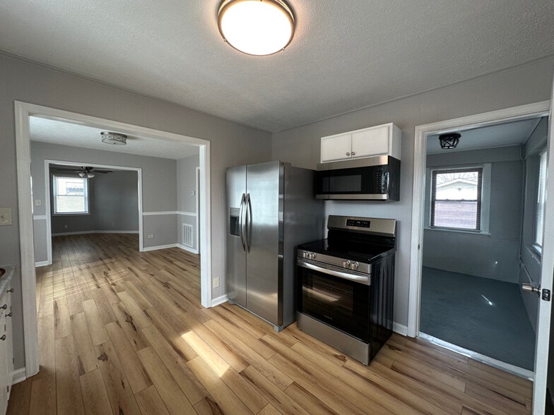 Building Photo - 1350 Pine St