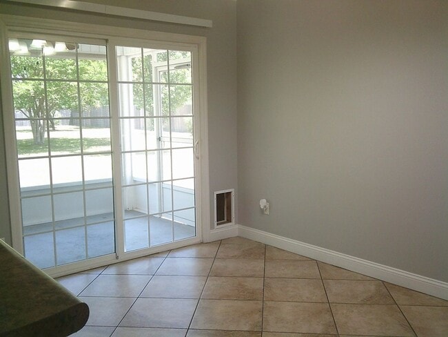 Building Photo - Spacious 3BR Home with Screened Porch, Fenced Backyard & Wired Shop in North Valdosta