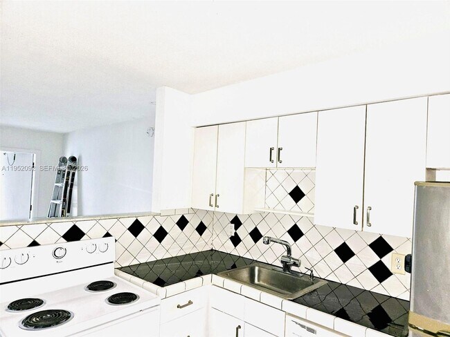 Building Photo - 400 SE 31st St