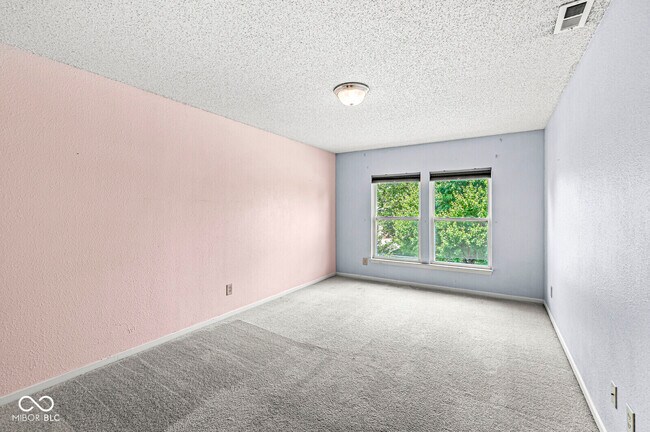 Building Photo - 5641 Buck Dr