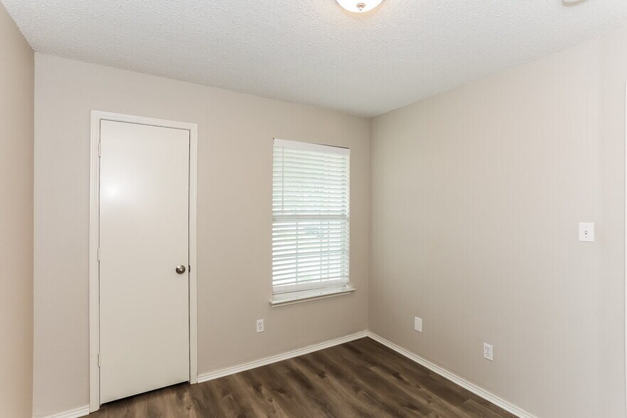 Building Photo - 7445 Arbor Hill Dr