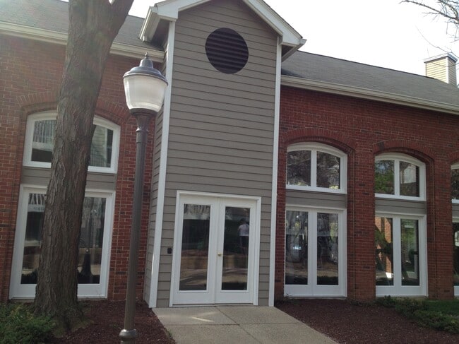Building Photo - 10723 Hampton Mill Ter