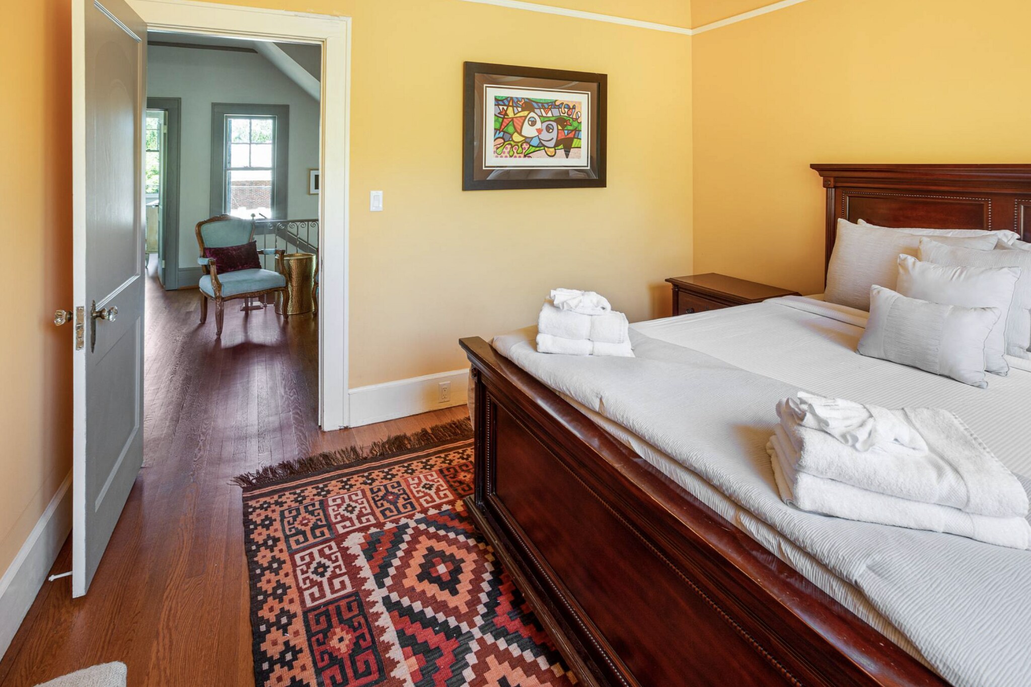 Building Photo - 624 E Victory Dr