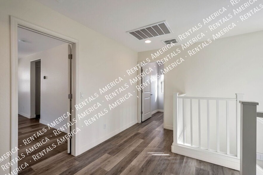 Building Photo - 1540 N Balboa