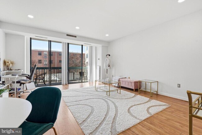 Building Photo - 955 26th St NW