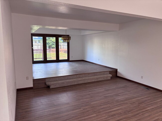 Building Photo - Newly Updated 4 Bedroom East Anchorage Home!