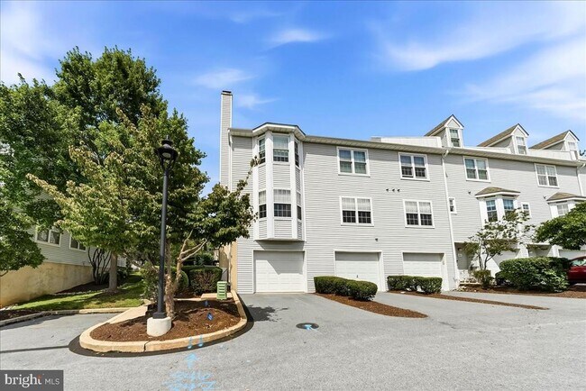 Building Photo - 347 Huntington Ct