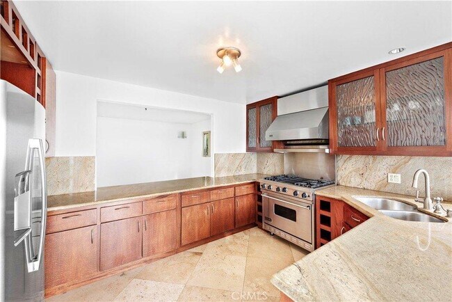 Building Photo - 1060 Skyline Dr