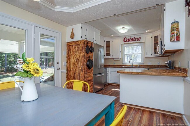 Building Photo - 184 E 12 Oaks Rd