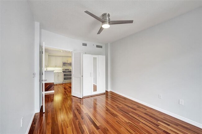 Building Photo - 2421 NE 65th St